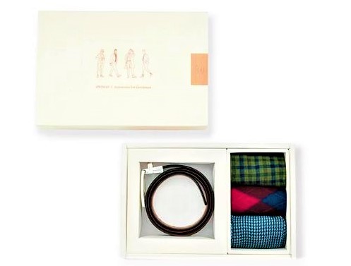 經典紳士禮盒：設計紳士襪三入+翻轉皮帶乙條 NTD 2,880元