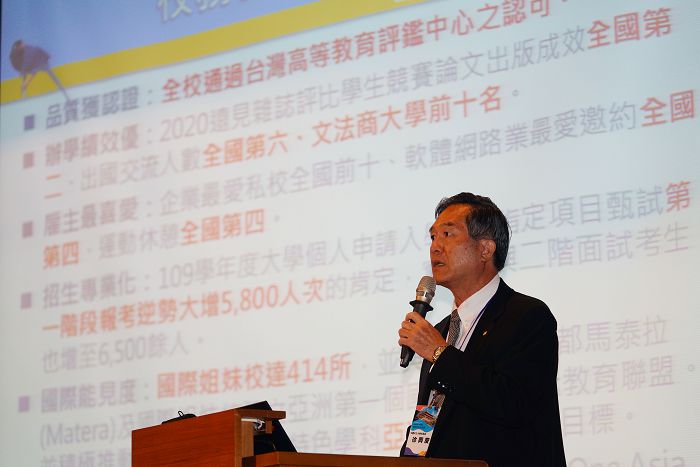 徐興慶校長於活動中進行簡報這兩年來文化大學的表現成果。（圖／文化大學提供）