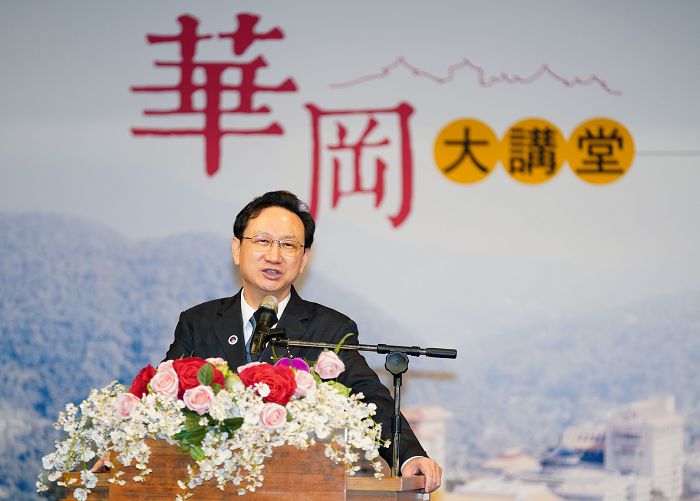 僑務委員會委員長童振源認為，台灣高教國際化應先建立數位平台、彈性靈活的招生制度。（圖：文化大學）