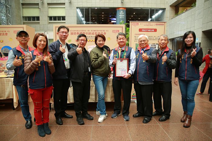 台北市士東市場、南門市場及寧夏夜市，獲得全國首度5星優良市集殊榮，以及296攤通過樂活名攤評核。