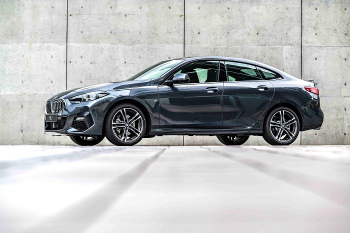 BMW 2系列Gran Coupé，不僅可享低月付9,900元起多元分期方案，交車更加贈iPhone12 Pro 。