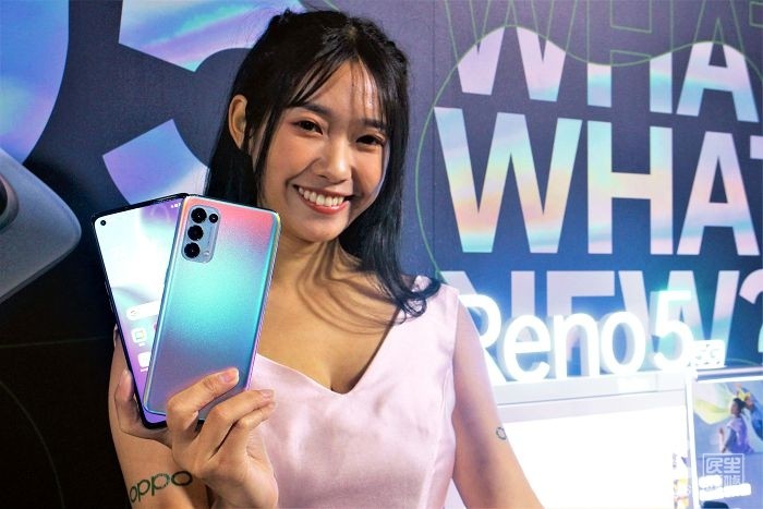 OPPO Reno5 建議售價14,990元、Reno5 Pro建議售價 20,990元。（圖／柯宗鑫攝）