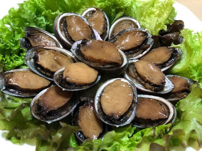 貢寮區漁會九孔滷鮑解凍即可食用，限時優惠980元免運費。