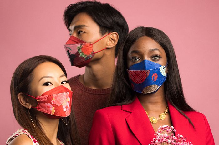 masklab 與香港時裝品牌 Maeli Studios 聯名推出三款新春KF口罩。