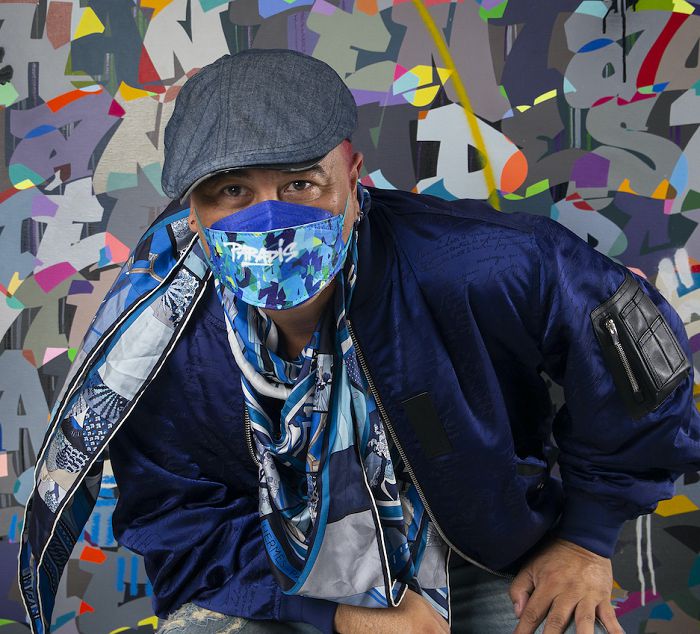 法國塗鴉藝術家 Cyril KONGO 配戴「PARADIS」限量收藏款口罩。