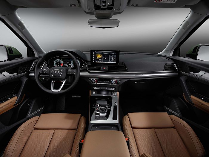 標配12.3 吋 Audi 全數位虛擬駕駛座艙 plus及MMI navigation plus 多媒體導航系統，內建10.1 吋彩色觸控螢幕。