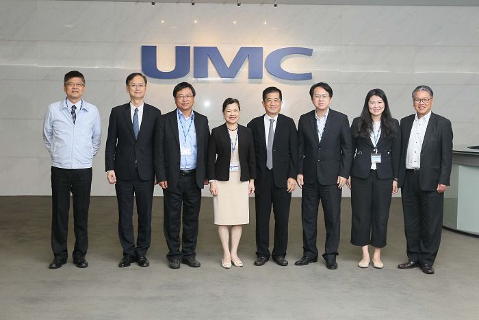 經濟部長王美花偕立院經濟委員參訪聯華電子。