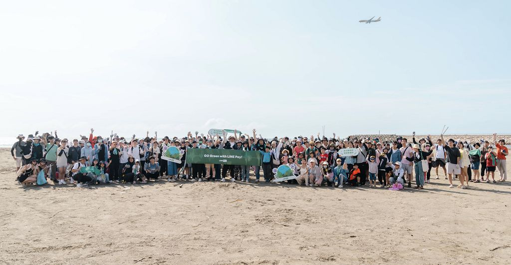 LINE Pay 號召 330 人淨灘，清出逾 570 公斤海廢落實環境永續