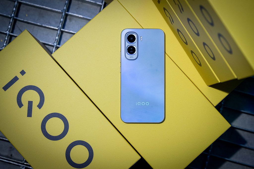 8.25mm 機身塞進 9020mAh 電池　iQOO Z11 開賣瞄準重度玩家市場